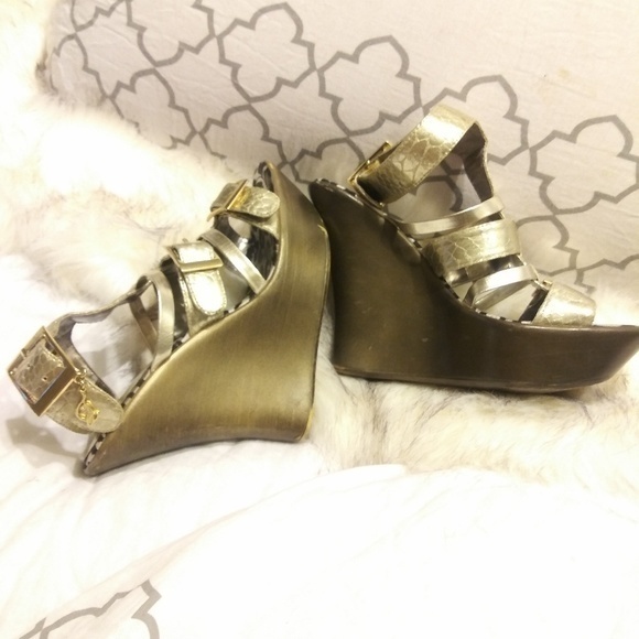 Very nice metallic gold Baby Phat wedges - Picture 2 of 5